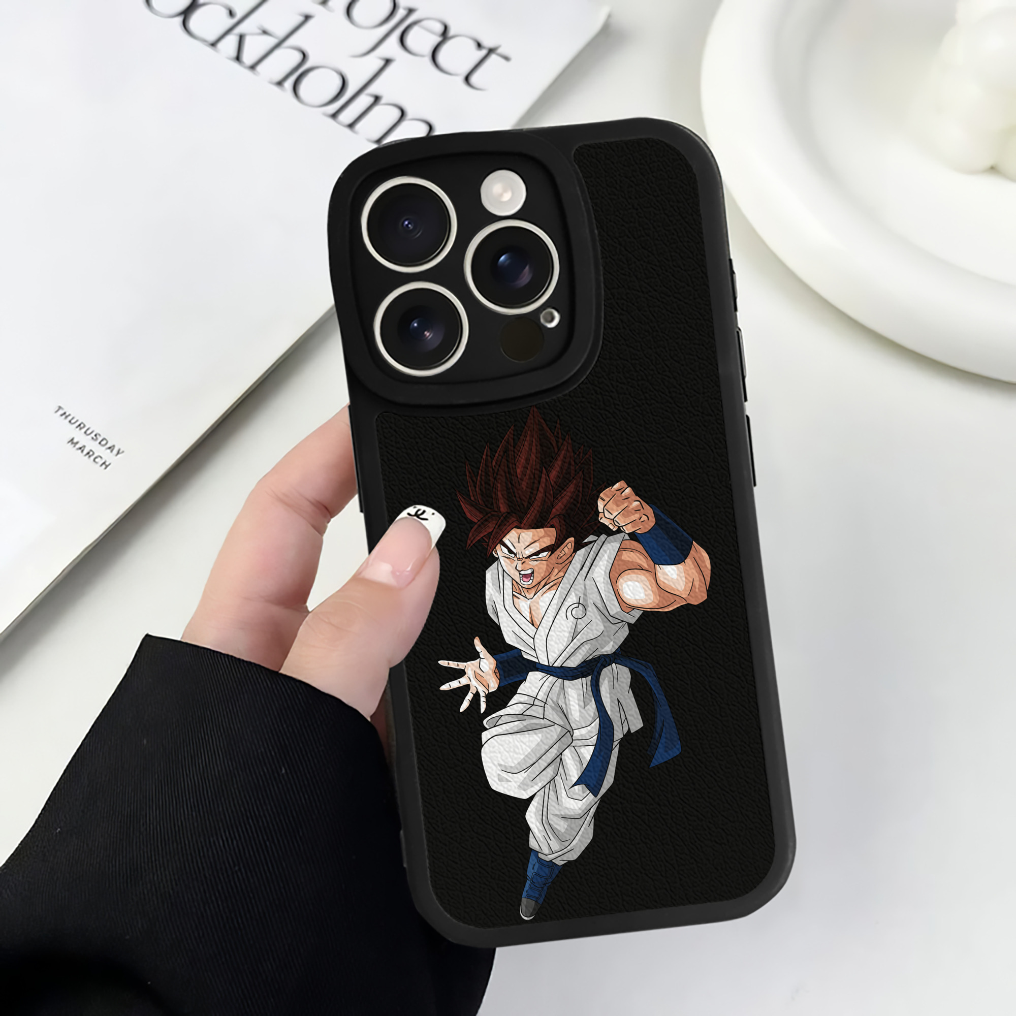 （画像用） ドラゴンボール 孫 悟飯（そんごはん）DRAGON BALL Son Gohan 【iPhone 16シリーズ対応】シリコンスマホケース（レザー調） 材質：シリコン